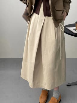 [EAM] High Waist Apricot A-line Irregular Pleated Elegant Half-body Skirt Women Fashion Tide New Spring Autumn 2026 1DH3802