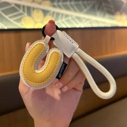 Mixed Color Pu Leather Letter Key Chains A-Z Initial Alphabet Pendant Wristband Key Ring Bag Tag Ornaments Christmas Party Gifts