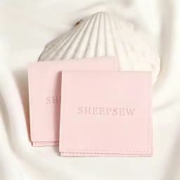 50pcs SHEEPSEW Microfiber Jewellery Envelope Pouches Custom Deboss Logo Multi Colors Jewelry Packaging Bag For Bridesmaid