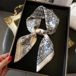 Elegant 27.56inch Floral Print 70cm Square Beach Satin Scarf Casual Elegant Thin Breathable Neck Women Head Wrap Hair Scarves