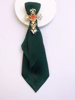 A Handcrafted, Noble and Elegant Women's Bow Tie in a Business and Campus Style, Suitable for Daily Fashion Wear, Business Gatherings, Event Performances, Program Hosting, Cosplay, Etc