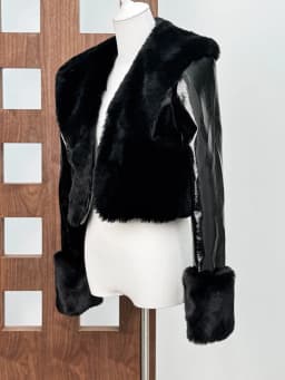 [EAM] Black Brief Short Slim Elegant Faux Fur Jacket New Lapel Long Sleeve Women Coat Fashion Tide Autumn Winter 2026 1DJ8957