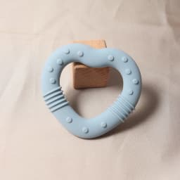 New Star Silicone Teether Food Grade Heart Baby Teething Toy