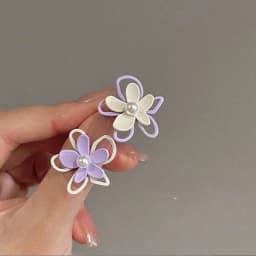 Korean Style Small Daisy Flower Ear Clip Earrings Spring Simple White Purple Petal Flower No Piercing Clip Earrings for Women