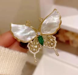 Delicate Green Crystal Lucky Four Leaf Clover Brooches for Women Retro Emerald Heart Lapel Pin Female Wedding Clothing Jewelry