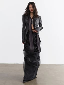 [EAM] High Waist Black Pleated Mesh Irregular Long Elegant Half-body Skirt Women Fashion Tide New Spring Autumn 2026 1DH4715