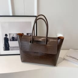 Luxury Crocodile Pattern Women Handbag With Short Handle Shoulder Bag 2026 New Designer Bag Large Capacity Travel Bag Trend Tote