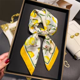2024 Luxury Floral Print 70cm Square Silk Scarf Women Designer Scarves Bandana Foulard Shawl Hijab Echarpe Hairband Tie Ribbon