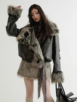 [EAM] Plaid Both Side Wear Leather Big Size Faux Fur Jacket New Lapel Long Sleeve Women Coat Fashion Autumn Winter 2026 1DH9343