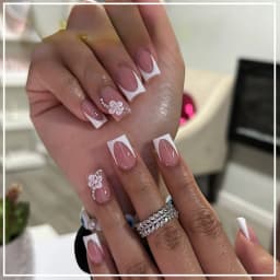 24Pcs French Short Square White Reusable False Nail Tips with Rhinestone Star Chain Nude Pink Acrylic Lovely Nails Fashion Set