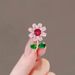 Vintage Exquisite Crystal Maple Leaf Brooch Pin for Women Trendy Clothing Collar Corsage Badge Lapel Brooch Wedding Jewelry Gift