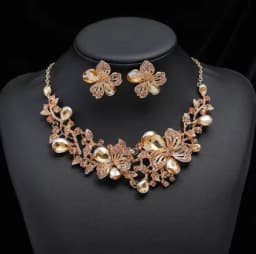 Exaggerated Retro Necklace Earring Set for Women's Luxurious Crystal Banquet Party Photography Dress with Accessories