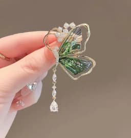 Green Red Crystal Rhinestone Four-Leaf Clover Flower Brooches Lapel Pins Jewelry Clothing Accessories Brooch for Women 2024