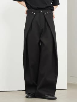 [EAM] High Waist Black Pleated Button Long Wide Leg Pants New Loose Fit Trousers Women Fashion Tide Spring Autumn 2026 1DF8330