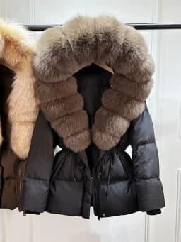 2026 New Winter Real Natural Fox Fur Collar Thick Wam Puffer Jacket Women Hooded Belt Slim White Duck Down Coat Waterproof Parka