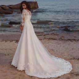 Long Wedding Dress Elegant Long Sleeves V Neck Lace Appliques A Line Tulle Sweep Train Bridal For Women Robe De Mariee Summer