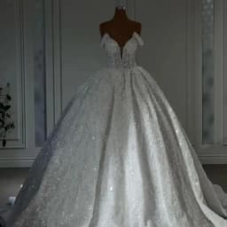 Customized Off Shoulder Sparkly Princes Wedding Dresses Sleeveless V Neck Ball Gown Appliques Pearls Bridal Gowns Formal Dresses