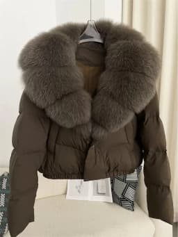 2025 New Women's Short Puffer Jacket Oversized Faux Fox Fur Collar Fashion Warm Stylish Winter Outerwear