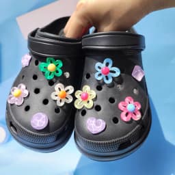 Hot Sales 9pcs 5 Petal Flower Hole Shoe Charms Designer DIY Shiny Bling Shoes Decoration for Clogs Kids Boys Women Girls Gifts