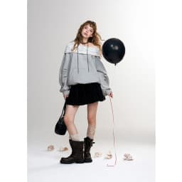 ELFSACK Women's Casual Off Shoulder Sweatshirt with Patterned Collar, Loose Long Sleeve Pullover for Everyday, Chic Gray Top