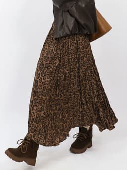 [EAM] High Elastic Waist Leopard Printed Pleated A-line Half-body Skirt Women Fashion Tide New Spring Autumn 2026 1DJ4319