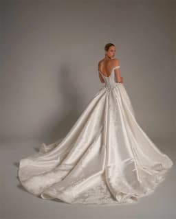 Tokyo Customized White Strapless Neck Satin Wedding Dresses Sleeveless Lace-Up Back Bridal Gown 2026 Elegant A-Line Wedding Gown