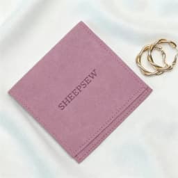 50pcs SHEEPSEW Microfiber Jewellery Envelope Pouches Custom Deboss Logo Multi Colors Jewelry Packaging Bag For Bridesmaid