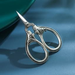 1Pc Mini Stainless Steel Retro Pocket Scissors Antique Thread Cutter Vintage Embroidery Cross Stitch Sewing Tools