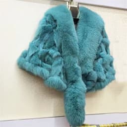 New Real Fox Fur Coat Autumn and Winter Fox Fur Shawls Neckline Jacket Women Natural Fur Vest Shawl Short Trend Lady Fur Poncho