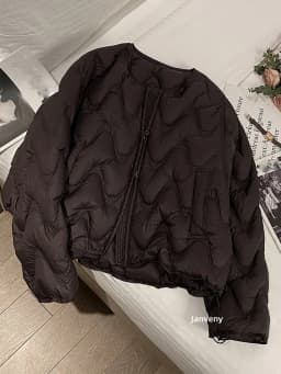 Janveny 2026 New Autumn Winter Lightweight Wave Quilted Puffer Jacket Women Loose Round Neck Short White Duck Down Coat Outwear