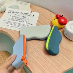Portable Waterproof Drop-Resistant Silicone Glasses Case Easy to Store Equipped with Hanging Handle Suitable for Travel