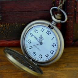 Hollow Retro Lucky Turntable Shape Digital Quartz Pocket Watch Men Fans Souvenir Gifts with 80cm Neck Chain Gift Watch