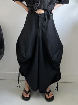 [EAM] High Elastic Waist Black Irregular Bandage Shaped Wide Leg Pants New Trousers Women Fashion Spring Autumn 2026 1DJ1234