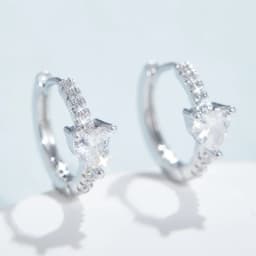 1 Pair Elegant and Fashionable Four-Pointed Star Earrings, Suitable for Women To Wear At Any Occasion