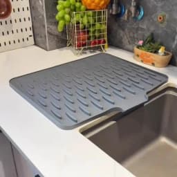【Silicone Dish Drying Mat With Tilted Design Efficient Water Drainage Heat Resistant Non-Slip Kitchen Counter Protector】