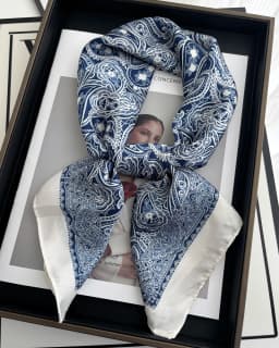 Vintage Chain Print Satin Square Scarf Soft Lightweight Women’s Fashion Accessory for Hair Neck Shawl Elegant Hair Scarf