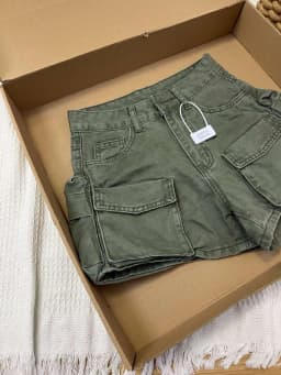 American Retro Multi Pocket Denim Shorts 2026 Summer New Casual Fashionable Women's Workwear Style Military Green Shorts