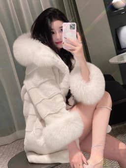 2025 Young Style Thickened Younger Looking Artificial Fur Collar Hooded Leather Coat Women's Mid-Length Sweet Style