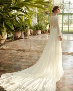 Customized Summer Beach Wedding Dresses Boho Bridal Gowns 2024 Lace Bride Dress Long Sleeves Wedding Gowns White Round Neck