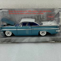 Static Die Casting 1:24 Scale Simulation Chevy Impala Alloy Coupe Collection Memorial Car Model
