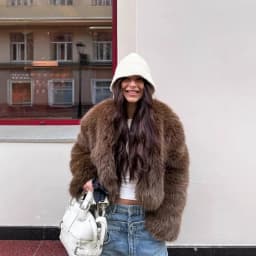 2025 Selling Autumn Winter Fluffy Fox Fur Jacket Women Thickened Warm Faux Fur Jacket Short Street Fashion Luxury Plush Jacket