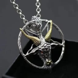 Retro Punk Turquoise Bull Head Pendant Necklace for Men Fashion Hip Hop Motorcycle Riding Trend Cool Personalized Jewelry
