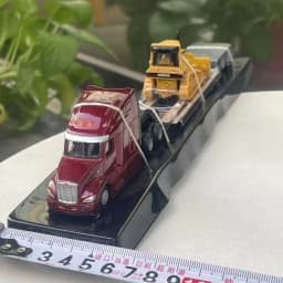 1/87 Scale Semi Tractor with Lowboy Trailer and Cat Diecast Machines Alloy Collectible Toy Model Ornament Souvenir