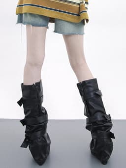 [EAM] Black Buckle Rivet Pu Leather Leg Warmers Knee Sleeve Personality Women New Fashion All-match Spring Autumn 2026 1DK0284