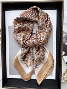 Vintage Chain Print Satin Square Scarf Soft Lightweight Women’s Fashion Accessory for Hair Neck Shawl Elegant Hair Scarf