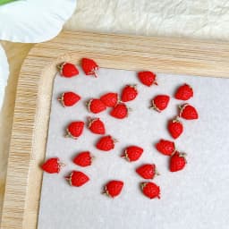 30PCS Simulated Cute Strawberry Nail Art Charms Creative Colorful Strawberry Resin Nail Decorations for DIY Hairpin Nails Crafts