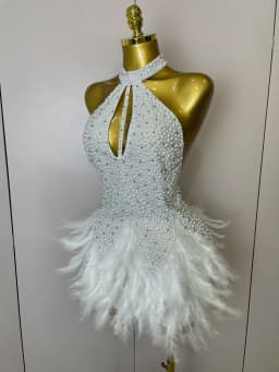 Luxury Glitter Feather Pearls Halter Backless Short White Party Dress Women Celebrate Birthday Outfit Performance Dance Costume