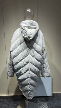 EAM Caramel Big Size Bat-shaped Thick Down Jacket New Hooded Long Sleeve Warm Women Parkas Fashion Autumn Winter 2026 30A5268
