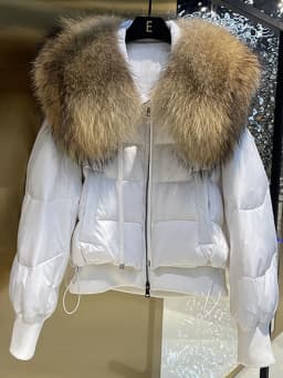 2026 Winter Real Fox Fur Collar White Duck Down Padded Down Jacket Regular Fashion Warm Big Fur Collar Women's Coat