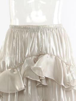 [EAM] High Elastic Waist Champagne Glossy Ruffles Irregular Half-body Skirt Women Fashion Tide New Spring Autumn 2026 1DJ0349